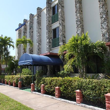 Hotel Chateaubleau Корал-Гэйблз Экстерьер фото